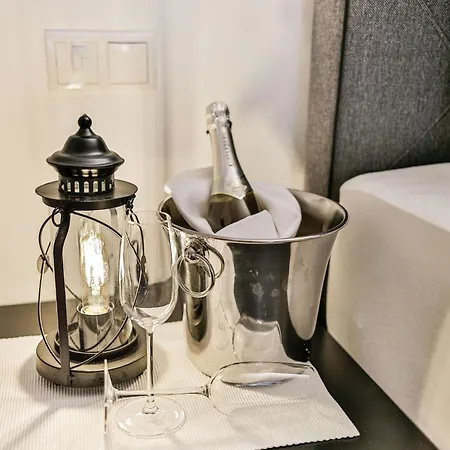 Elegant In With Terrace Apartament *