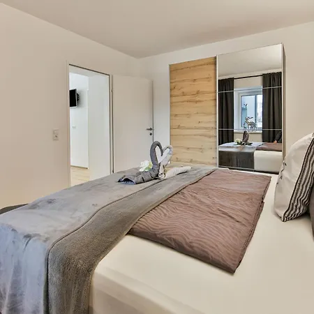 Elegant In With Terrace Apartament