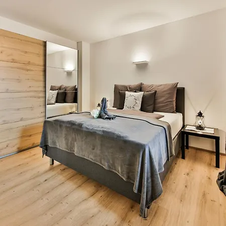 Elegant In With Terrace Apartament