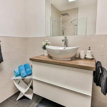 Apartament Elegant In With Terrace *