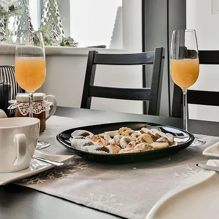 Elegant In With Terrace